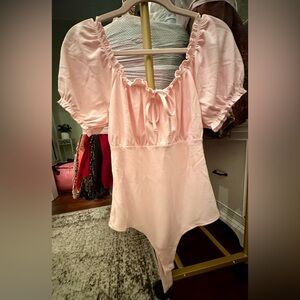 ✨BNWOT Celebrity Pink Light Pink On/Off-Shoulder Body Suit.✨